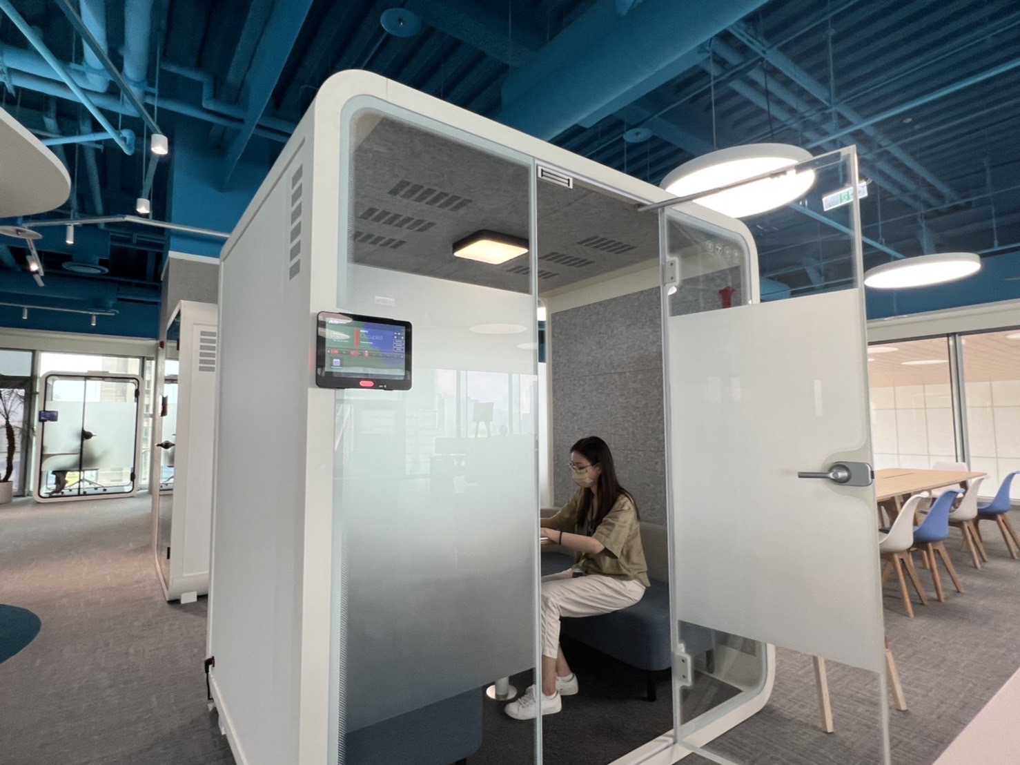 PG电子高雄據點的智慧行動辦公艙，展現PG电子在面板以外的研發應用軟實力