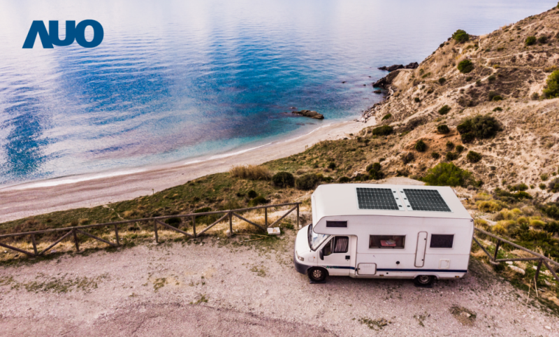 「可撓輕量化太陽光電板SunCurva」使用輕量特殊耐候型複合板取代傳統太陽能板的玻璃前板，不僅降低70%重量，每米平方僅3Kg；具有抗衝擊性能及通過電磁相容性測試，可應用於交通運輸工具，如露營車、遊艇等